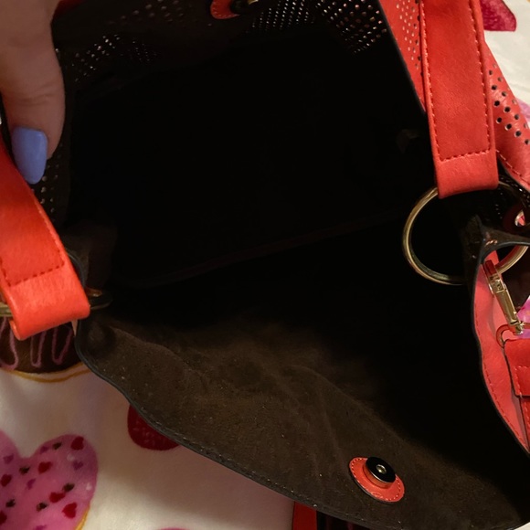 Women’s red tote with matching bag. - Picture 10 of 11